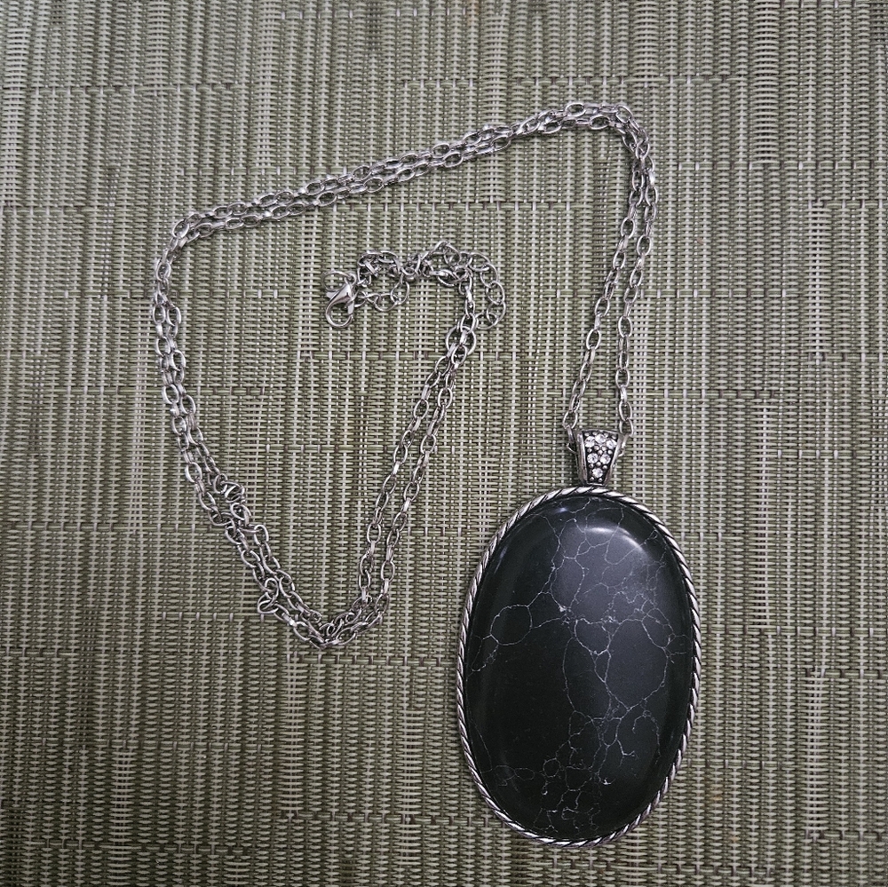 Paparazzi Elegant Silver and Black Pendant Necklace